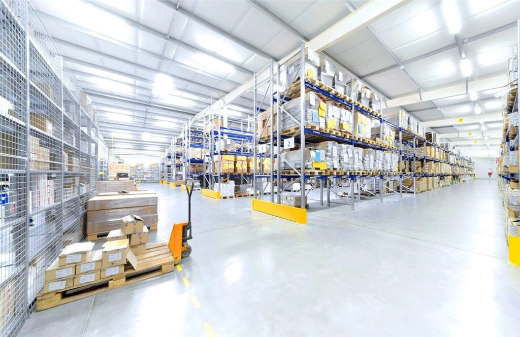 COMMERCIAL STORAGE SPACES