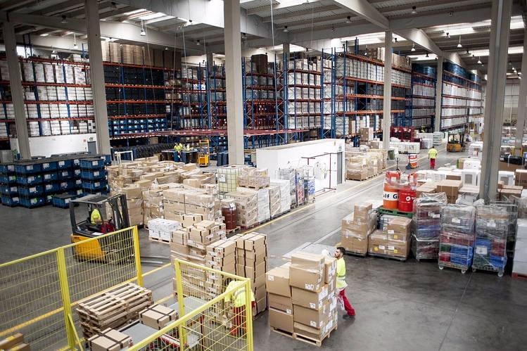 WAREHOUSES & INDUSTRIAL FACILITIES